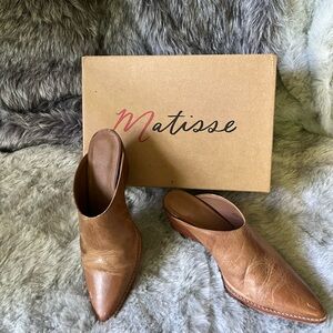 Gorgeous Matisse Vintage Tan Leather slider heeled mules - size 8